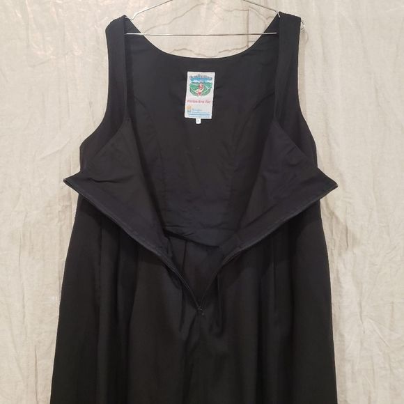 Kirstens Landhausmode Authentic Traditional Black German Dirndl - Picture 5 of 14